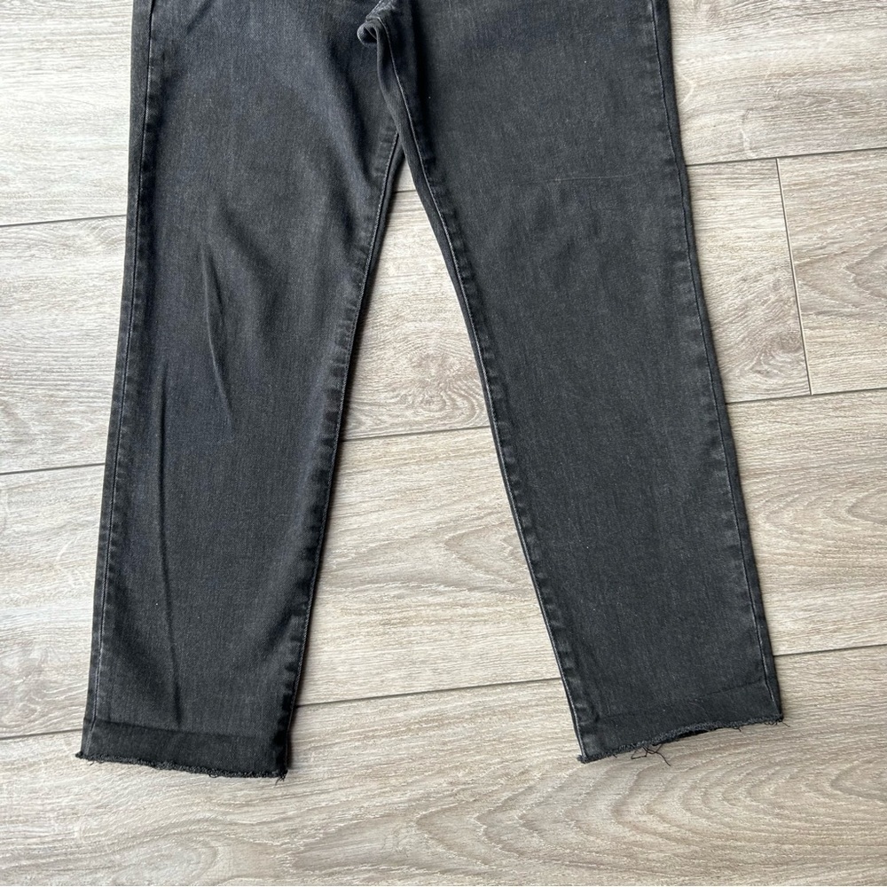 Gap Mid Rise Girlfriend Jeans  in Black Wash - Picture 4 of 15